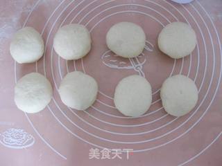 黑芝麻毛毛虫面包的做法步骤:4