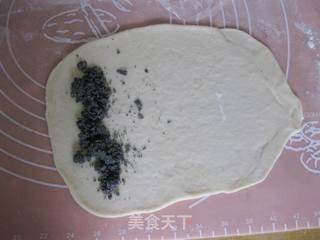 黑芝麻毛毛虫面包的做法步骤:6