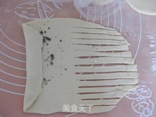 黑芝麻毛毛虫面包的做法步骤:7