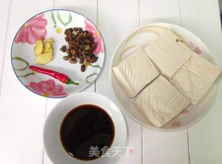 【豆豉烧豆腐】简单美味的素食下饭菜的做法步骤：1