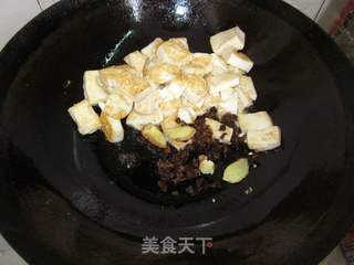 【豆豉烧豆腐】简单美味的素食下饭菜的做法步骤：5