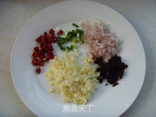 避风塘炒虾的做法步骤:2