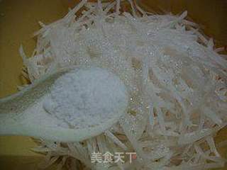 酸辣开胃小凉菜------【酸辣萝卜丝】的做法步骤:5