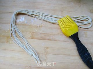 椒香酥脆,好吃得不得了——黄金盘丝饼的做法步骤:5