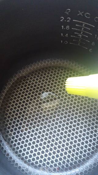 电饭锅双色蛋糕卷—送给没有烤箱又想自己DIY的小伙伴们的做法步骤：15