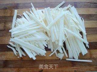胡萝卜炒甜竹笋的做法步骤：1