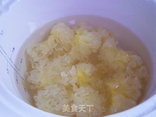 银耳莲子红枣羹的做法步骤:3