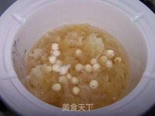 银耳莲子红枣羹的做法步骤:4