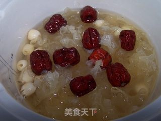 银耳莲子红枣羹的做法步骤:5