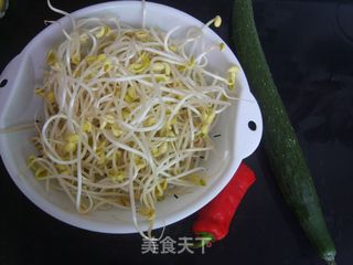 黄瓜拌豆芽的做法步骤：1