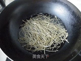 母亲的味道-----麻花豆角炖粉条的做法步骤：2