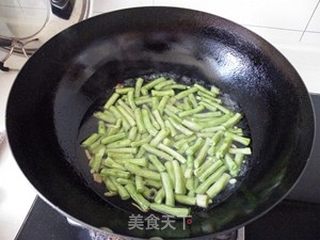 母亲的味道-----麻花豆角炖粉条的做法步骤：9