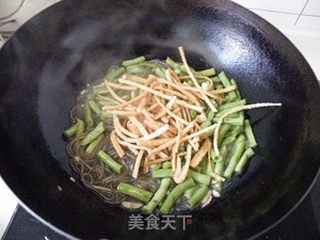 母亲的味道-----麻花豆角炖粉条的做法步骤：12