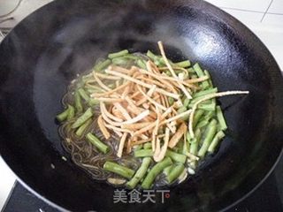 母亲的味道-----麻花豆角炖粉条的做法步骤:12