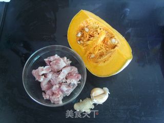 豉汁排骨蒸南瓜的做法步骤：1