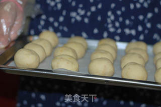 莲蓉蛋黄月饼的做法步骤:4