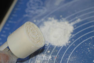 莲蓉蛋黄月饼的做法步骤:14