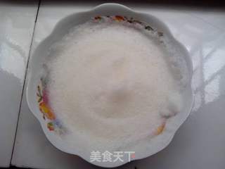 松软可口色泽金黄的———电饭锅海绵牛奶葡萄干蛋糕的做法步骤:6