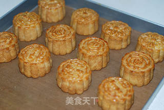 莲蓉蛋黄月饼的做法步骤:17
