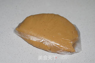 莲蓉蛋黄月饼的做法步骤:9