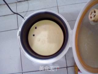 松软可口色泽金黄的———电饭锅海绵牛奶葡萄干蛋糕的做法步骤:10