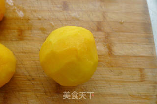 黄桃罐头的做法步骤：2
