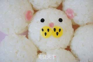 可爱的小狮子饭团餐的做法步骤:3