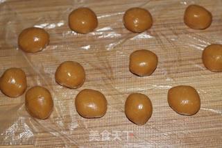 我的最爱——豆沙蛋黄月饼的做法步骤:11