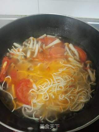 【史云生浓醇高汤试用报告】蘑菇菠菜肉丸面的做法步骤:5