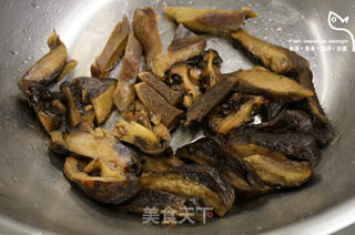 黑虎掌菌烩鸡肉的做法步骤：3