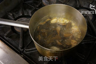 黑虎掌菌烩鸡肉的做法步骤：4