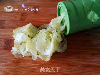 儿童创意饭----可爱的米奇寿司卷的做法步骤:5