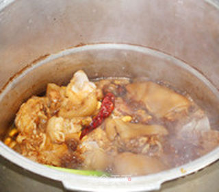 红焖猪脚黄豆的做法步骤:10