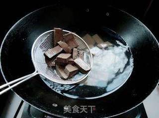 黄花菜煮猪血的做法步骤:3