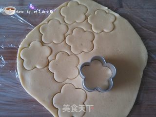 儿童的最爱---酥脆花朵饼干的做法步骤:9