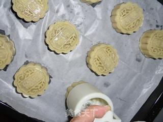 凤梨馅广式月饼的做法步骤:10