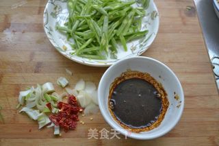 【豆角肉丝炒面】的做法步骤：3