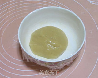 蛋黄莲蓉广式月饼的做法步骤:4