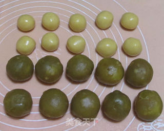蛋黄莲蓉广式月饼的做法步骤:6