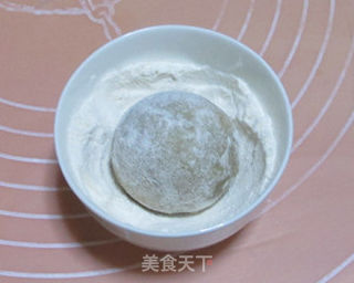 蛋黄莲蓉广式月饼的做法步骤:9