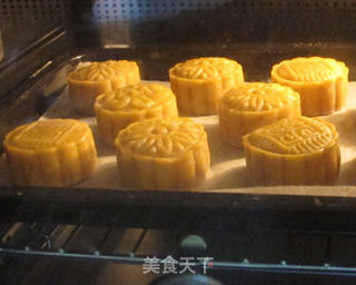 蛋黄莲蓉广式月饼的做法步骤:14