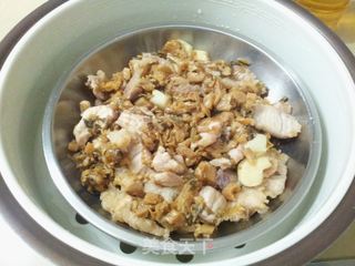 咸梅菜蒸花腩的做法步骤:7
