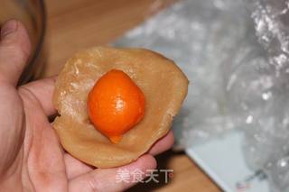 蛋黄莲蓉月饼的做法步骤:7