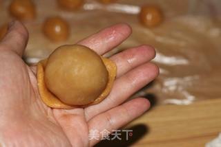 蛋黄莲蓉月饼的做法步骤:11