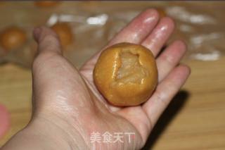 蛋黄莲蓉月饼的做法步骤:12