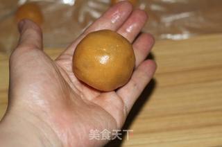 蛋黄莲蓉月饼的做法步骤：13