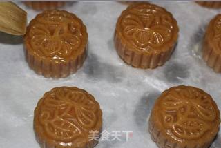 蛋黄莲蓉月饼的做法步骤:18