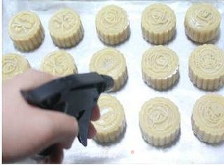28图详解此生最爱的月饼——广式莲蓉蛋黄月饼的做法步骤:24