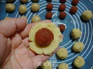 月圆中秋----------【广式草莓豆沙月饼】的做法步骤:7