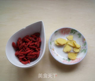 墨鱼鸡子汤的做法步骤:3